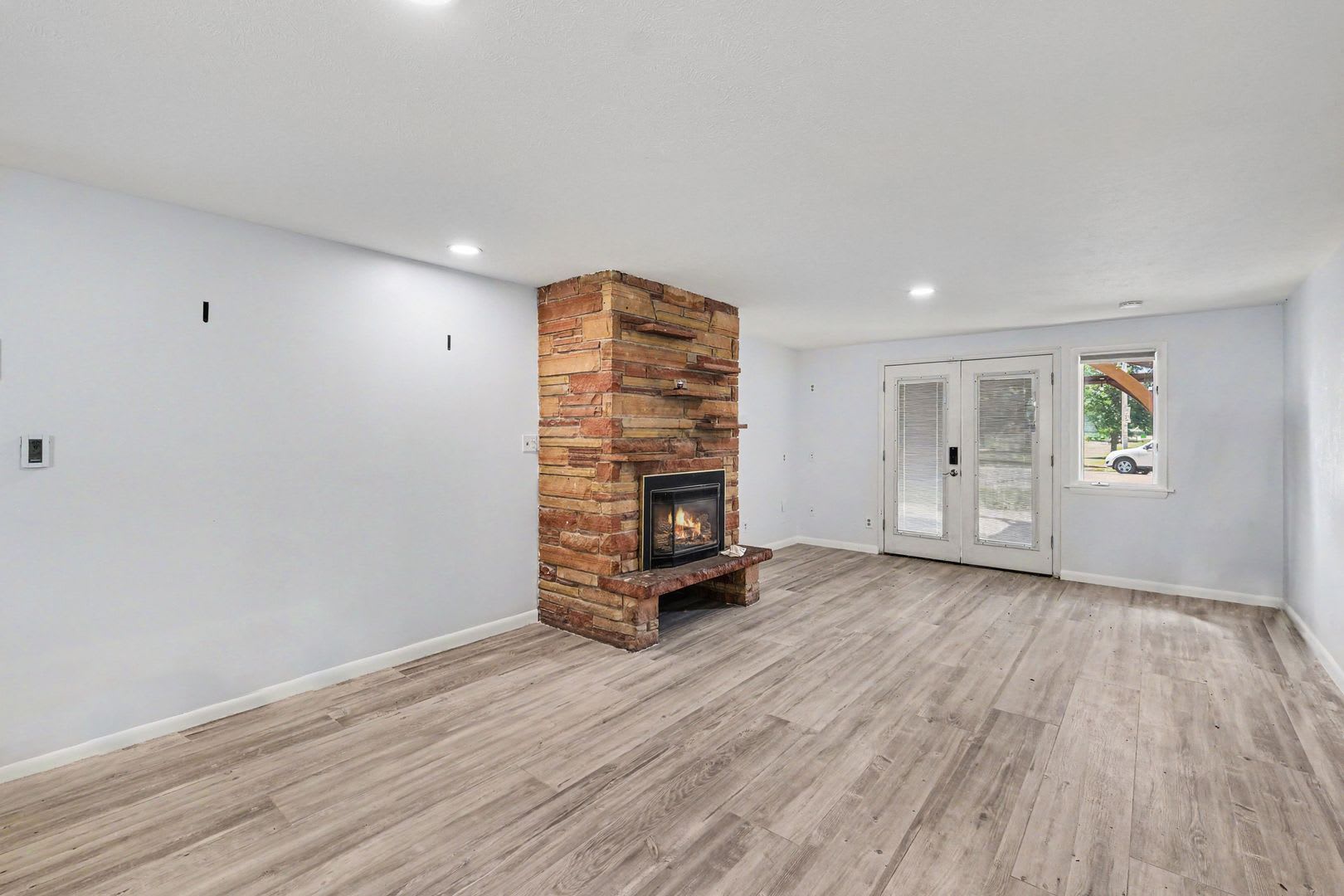 Remodeled 4 Bedroom Home On Corner Lot – photo 4