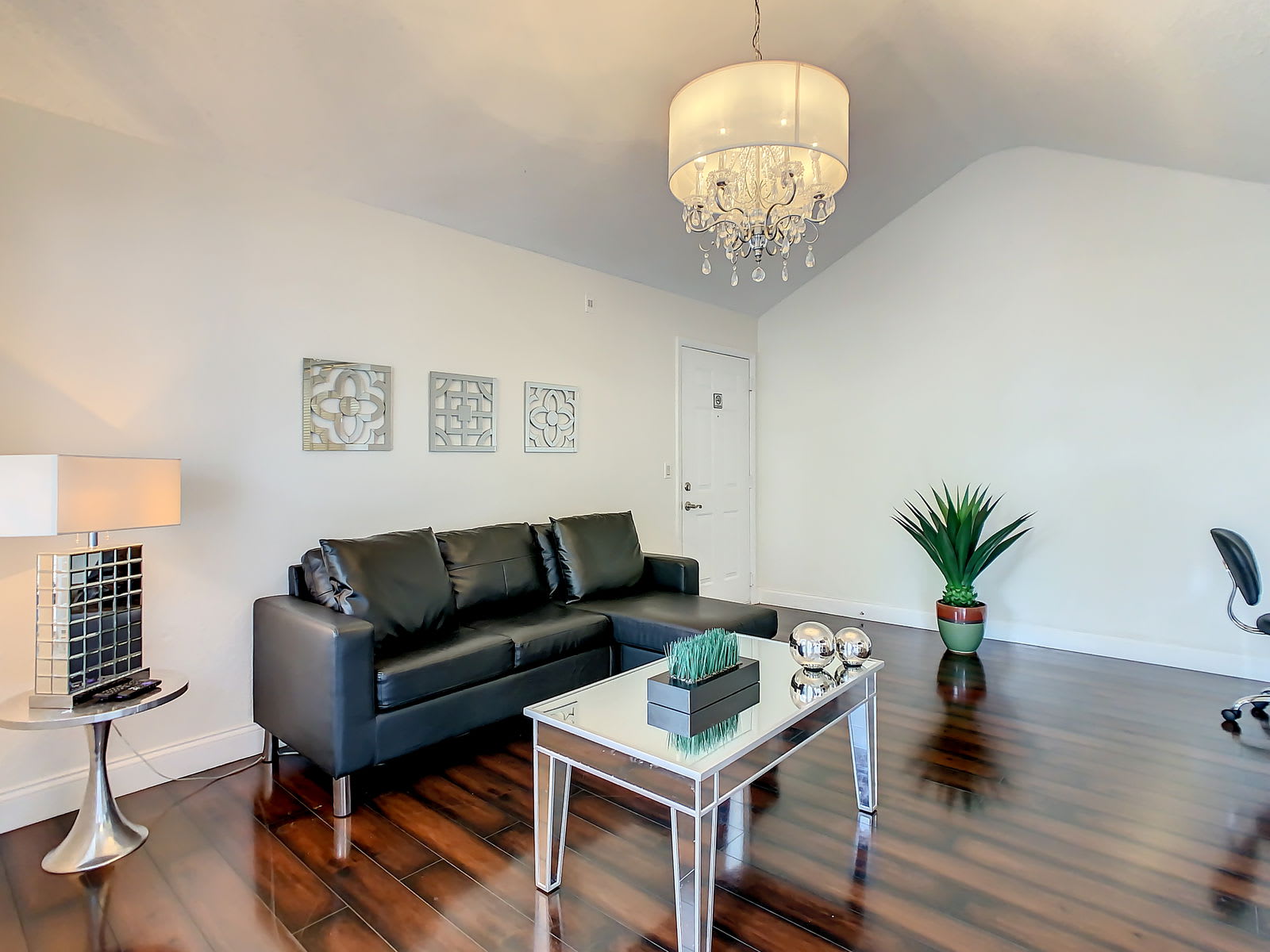 11562 Westwood Boulevard – photo 2
