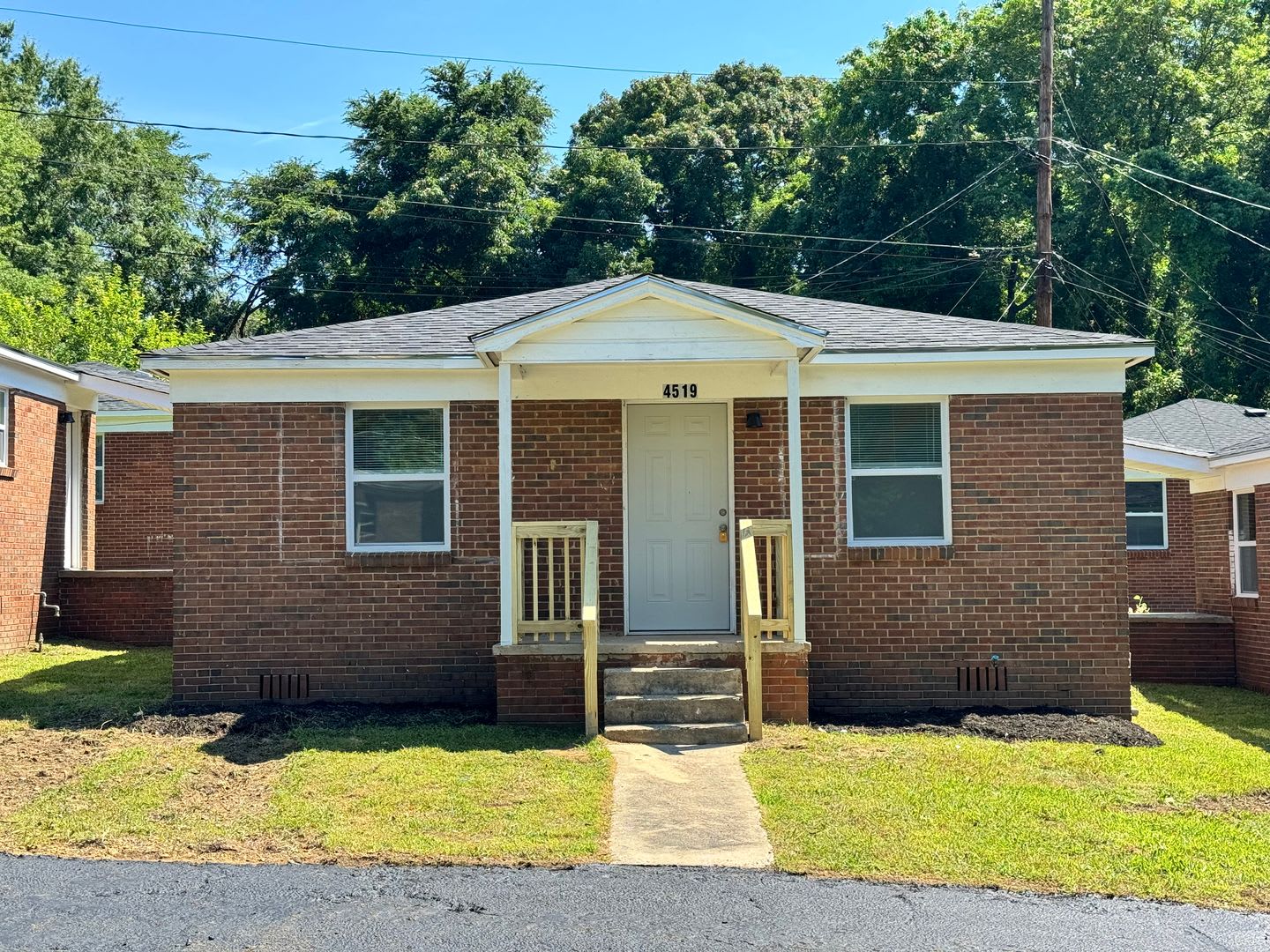 Two bedroom apartment for $1199 per month ~5 minutes from the Airport in a quaint and quiet community! – photo 1