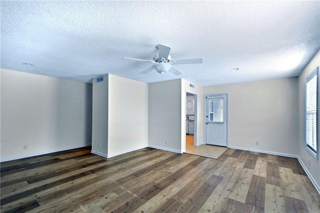 907 E Island Square Drive – photo 5