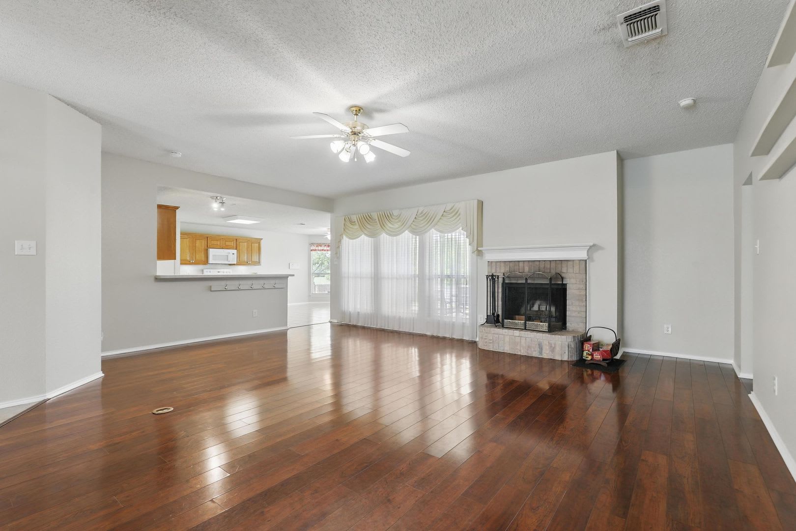 Single-family home in Weatherford,Texas 76085 – photo 5