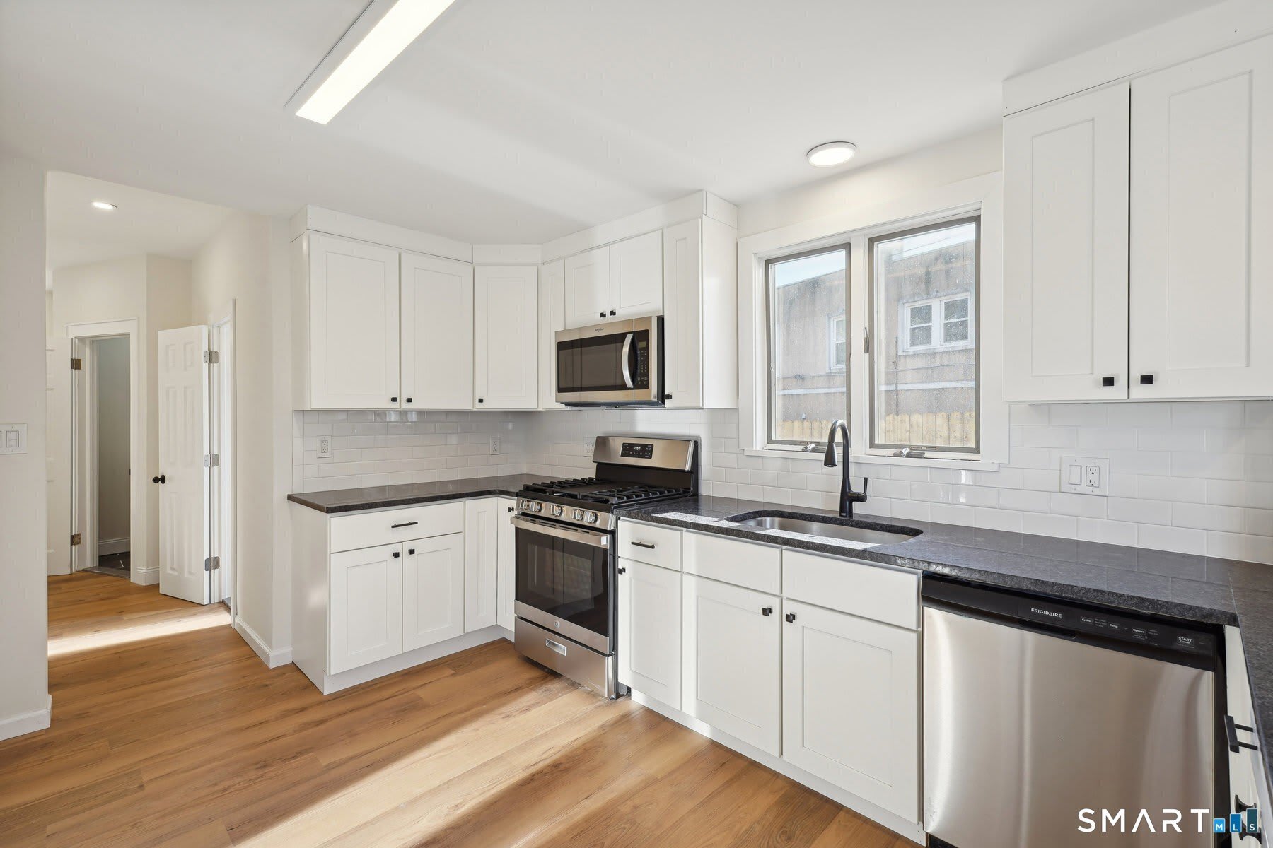 21 Soundview Avenue – photo 5