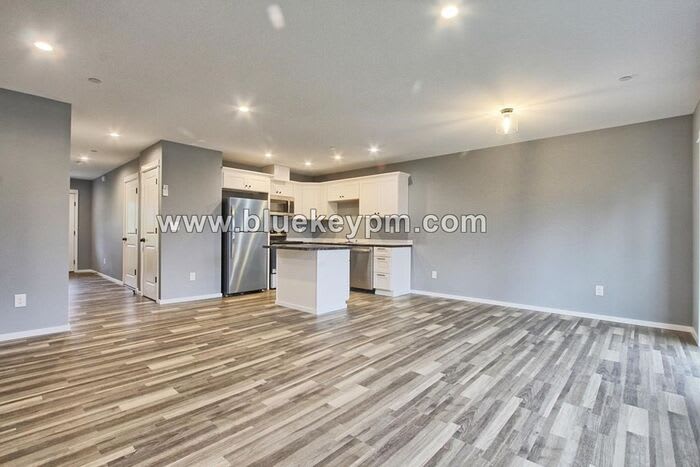 320 East 7th Street – photo 2