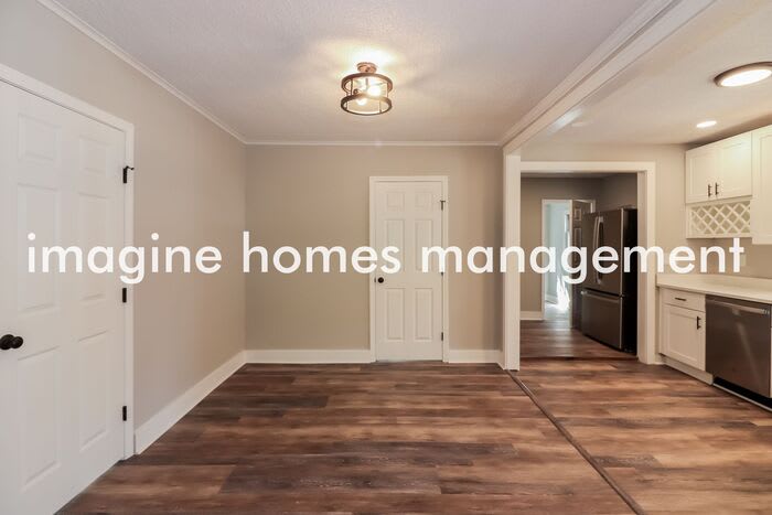 8516 Robinson Street – photo 5