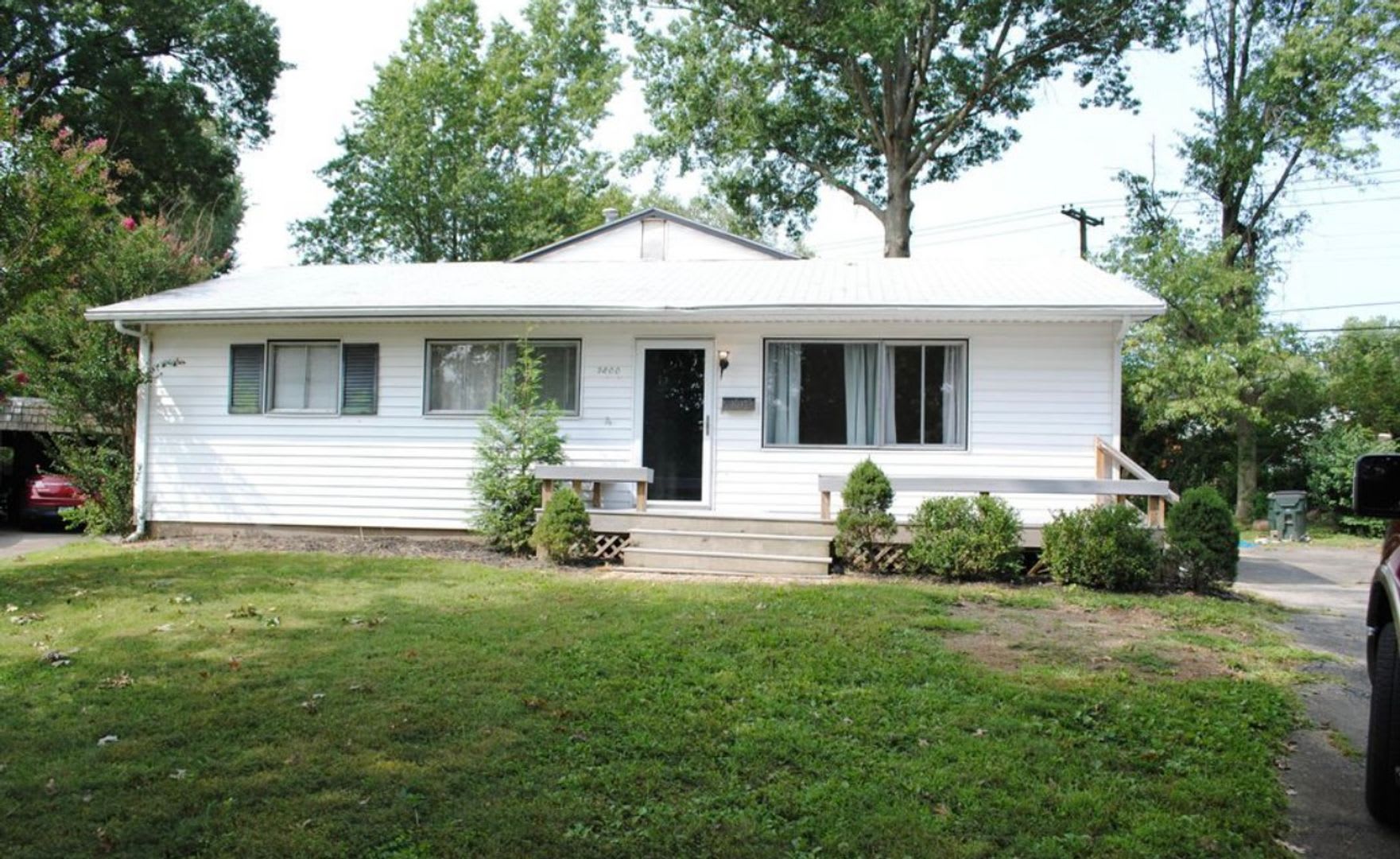 Beautiful 3-Bed Home in Prime Jeffersontown Location! – photo 1