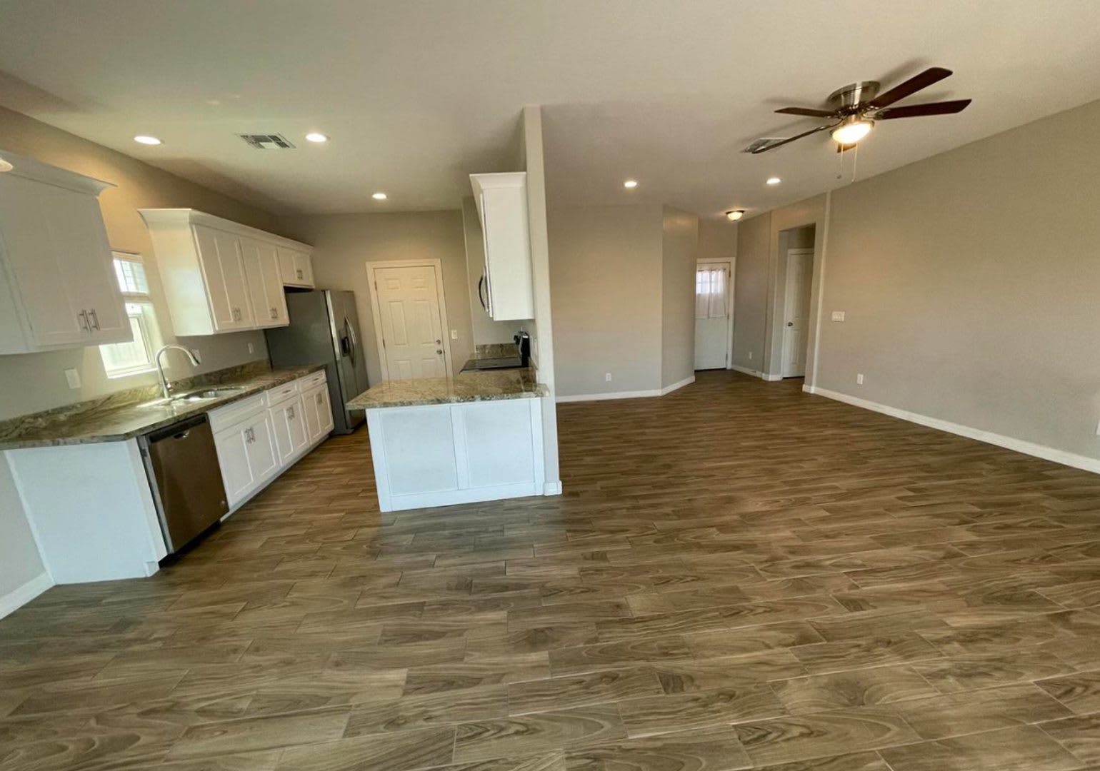 Wonderful 3 Bed 2 Bath Home in Arizona City – photo 2