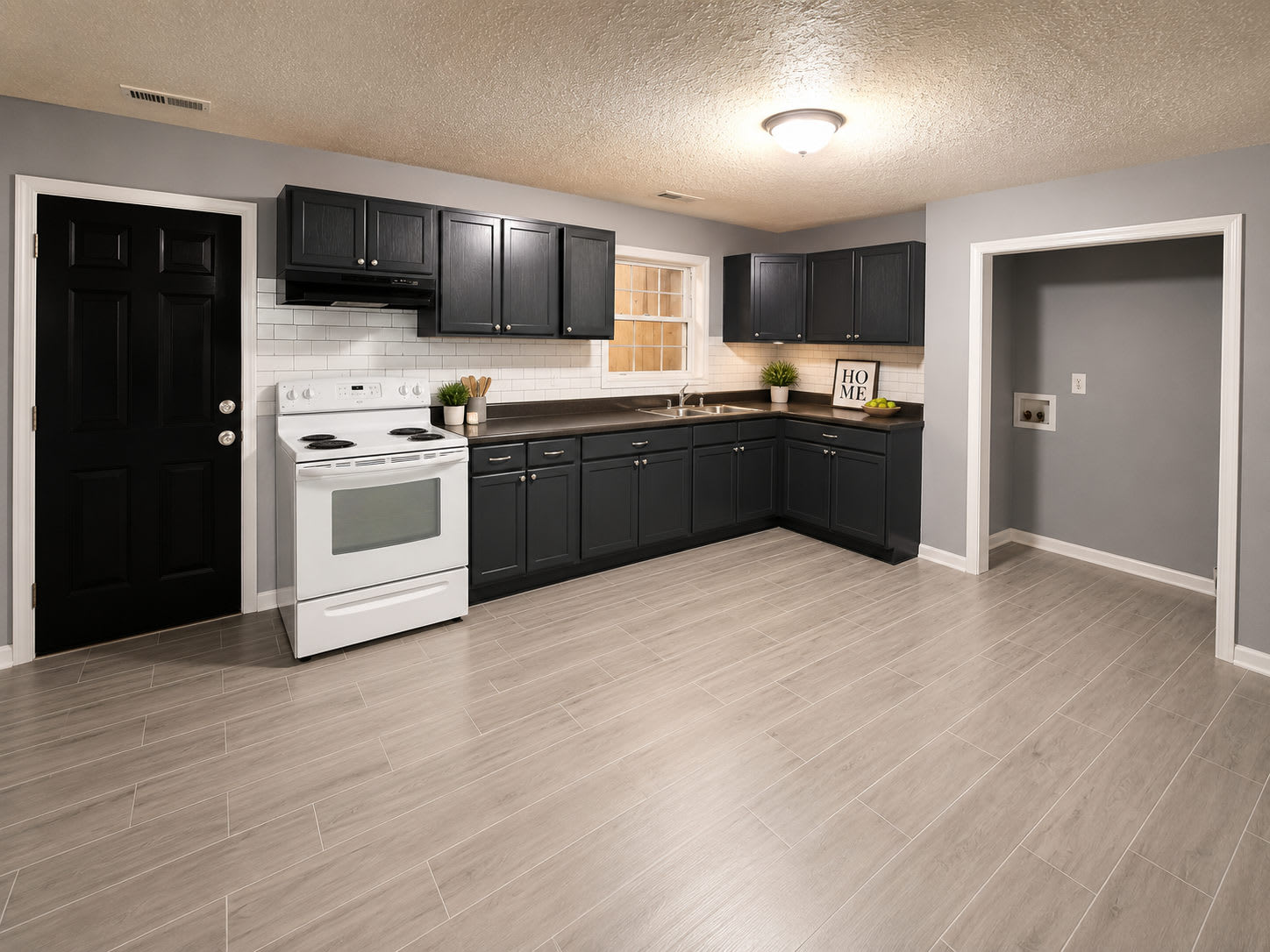 1586 Harmen Street – photo 4