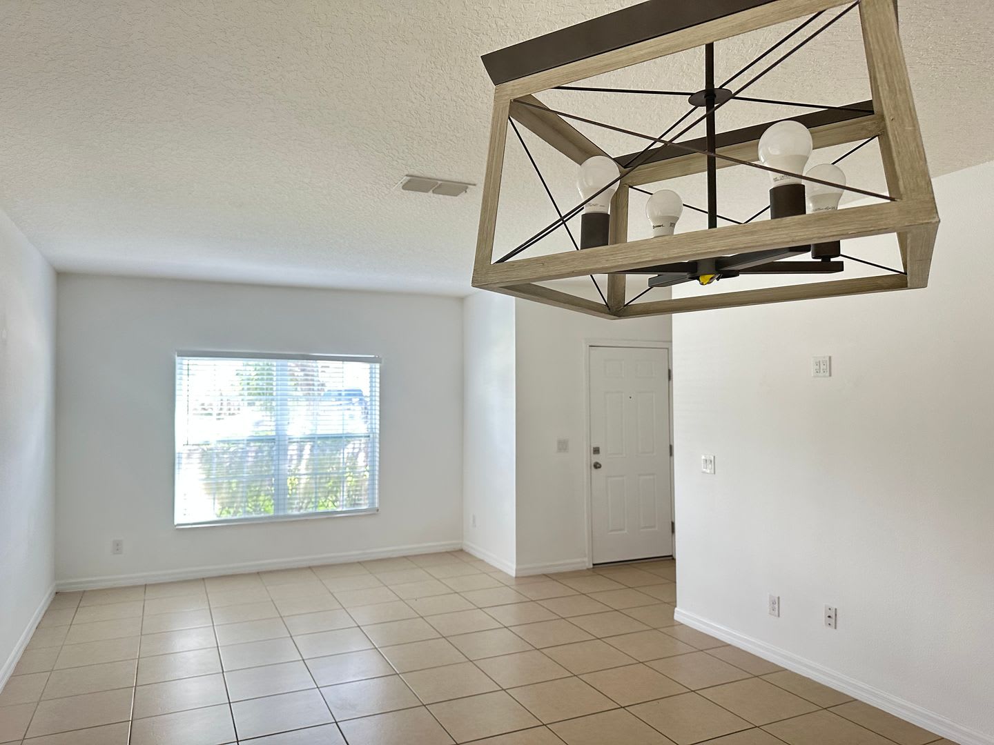 4 Bedroom 2 Bath Single Family Home 1927 Sq.Ft for rent at 477 Kestrel Dr. Groveland, FL. 34736. – photo 3