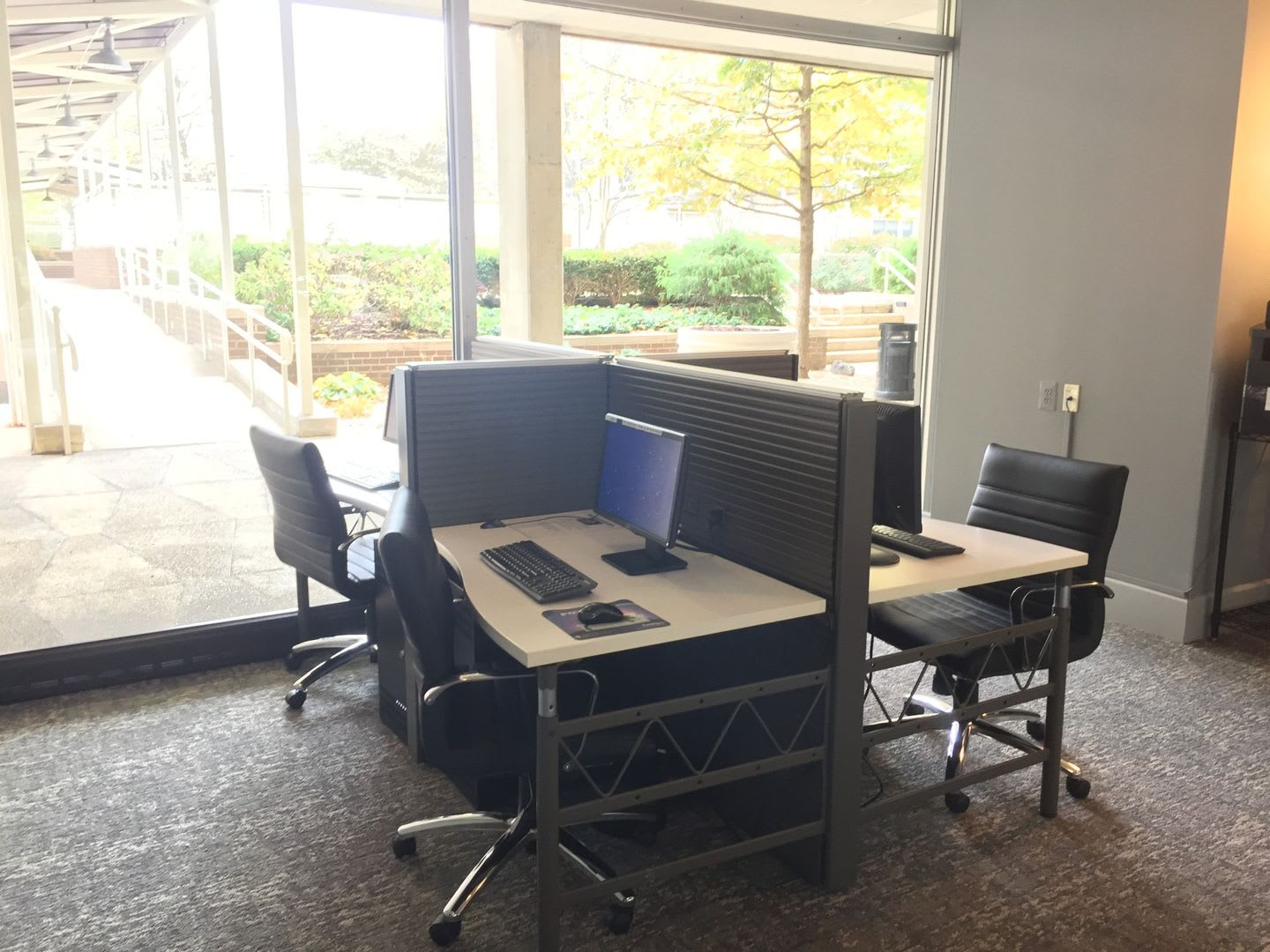Spacious Efficiency With Modern Amenities Sw Waterfront Location Fitness Room Pool And Concierge Service – photo 3