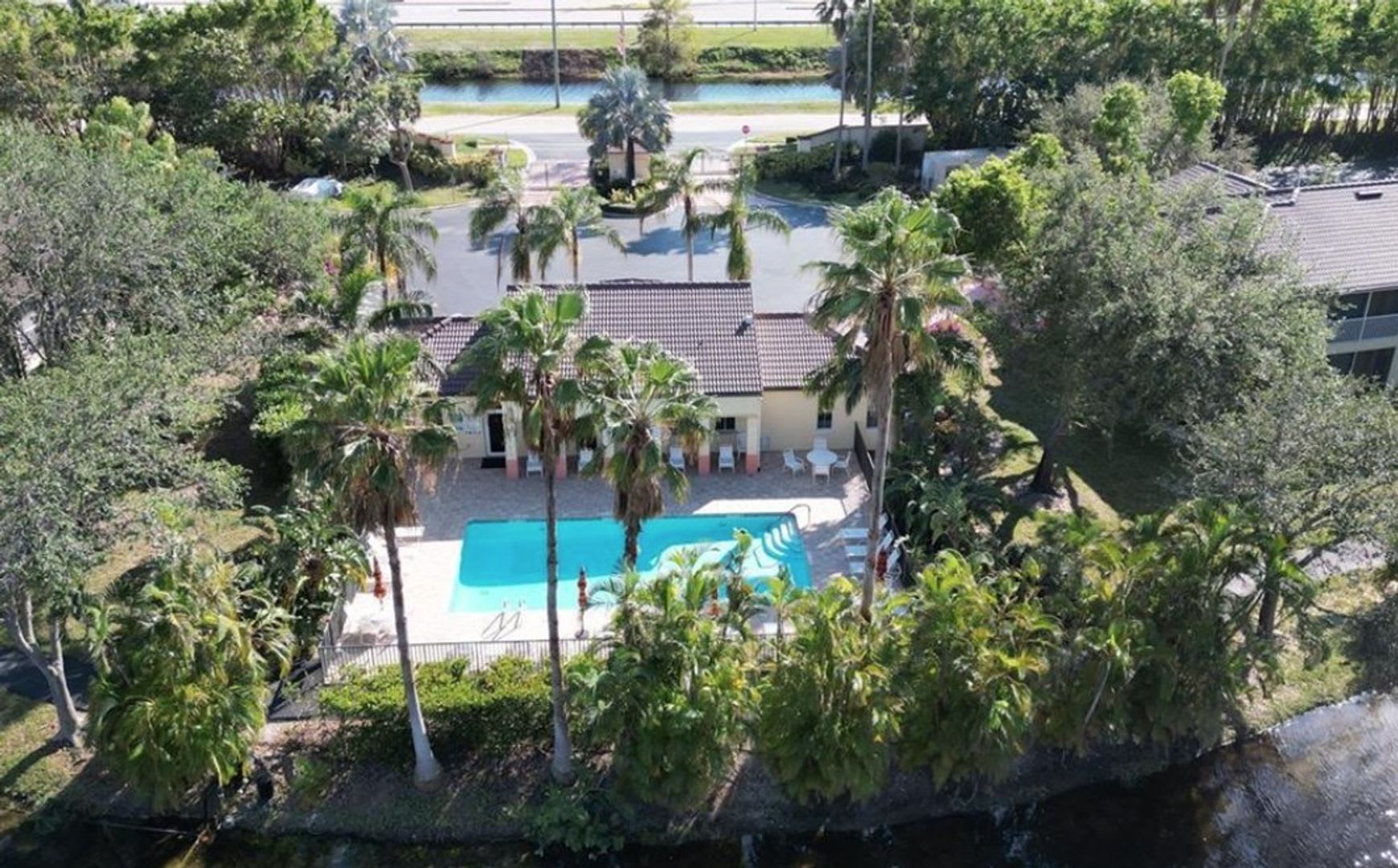 3 2 Stunning Waterview Condo Ready For A Seasonal Tenant January March Or February April Only Diamond Lake In North Naples – photo 4