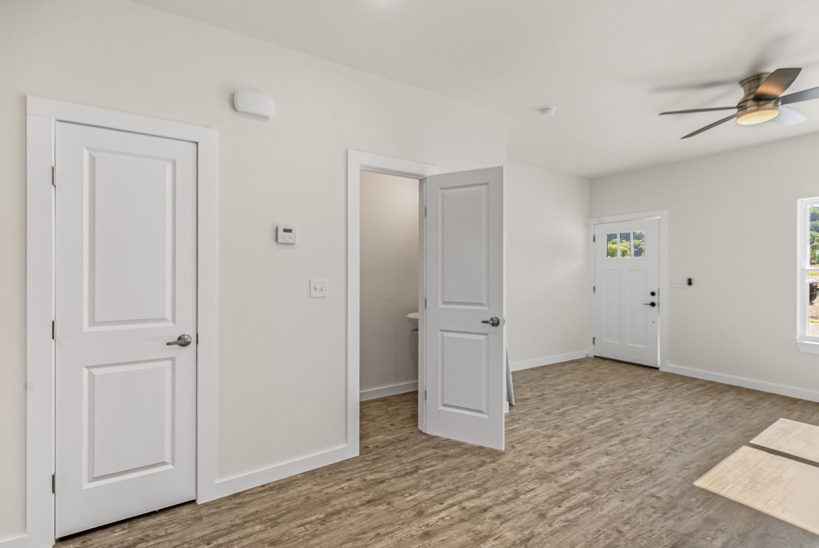 Brand New Townhomes 15 Minutes from Bentonville! – photo 2