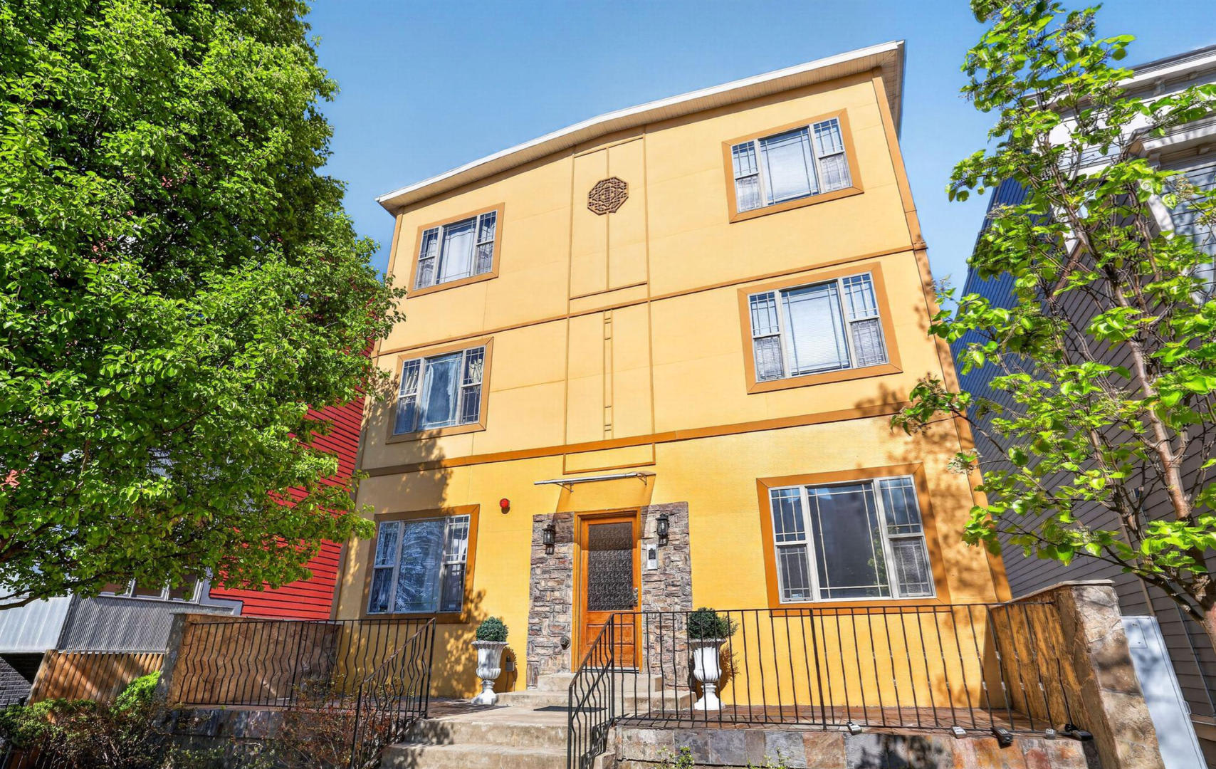 Spacious Two-Level Loft with Gated Parking in Park View! – photo 1