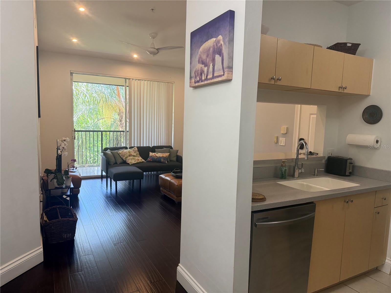1180 RESERVE Way – photo 5