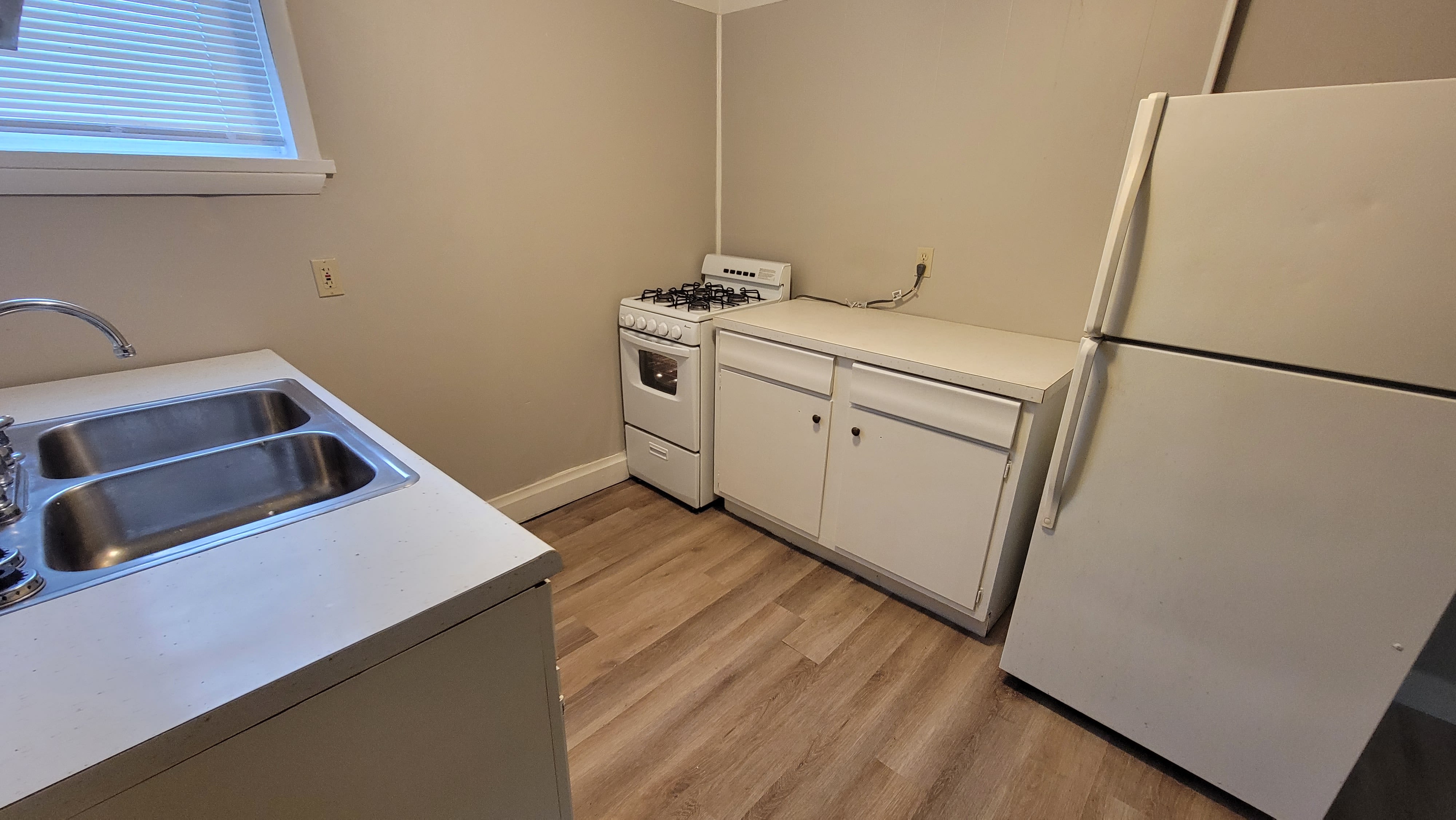 551 Allyn St – photo 3
