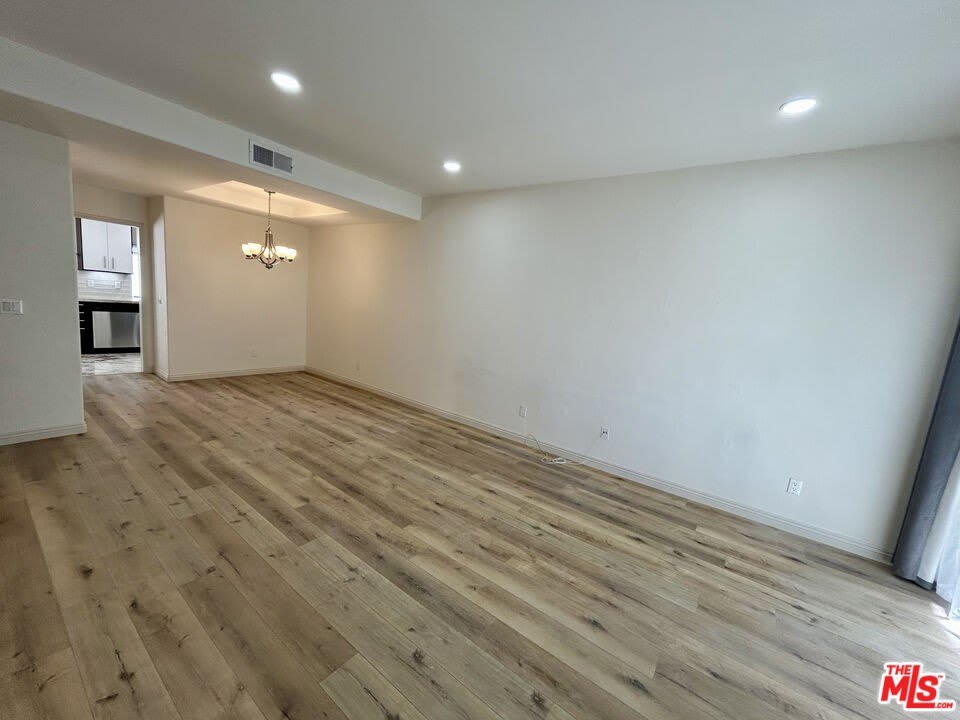 5145 Yarmouth Ave – photo 5