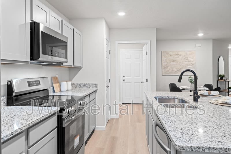 2954 Thomas St – photo 3