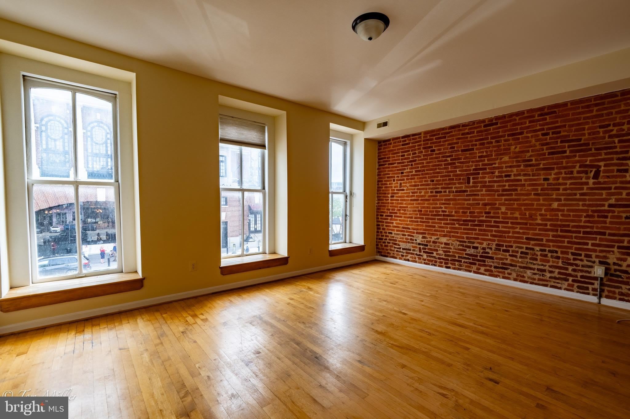 1712 THAMES Street – photo 3