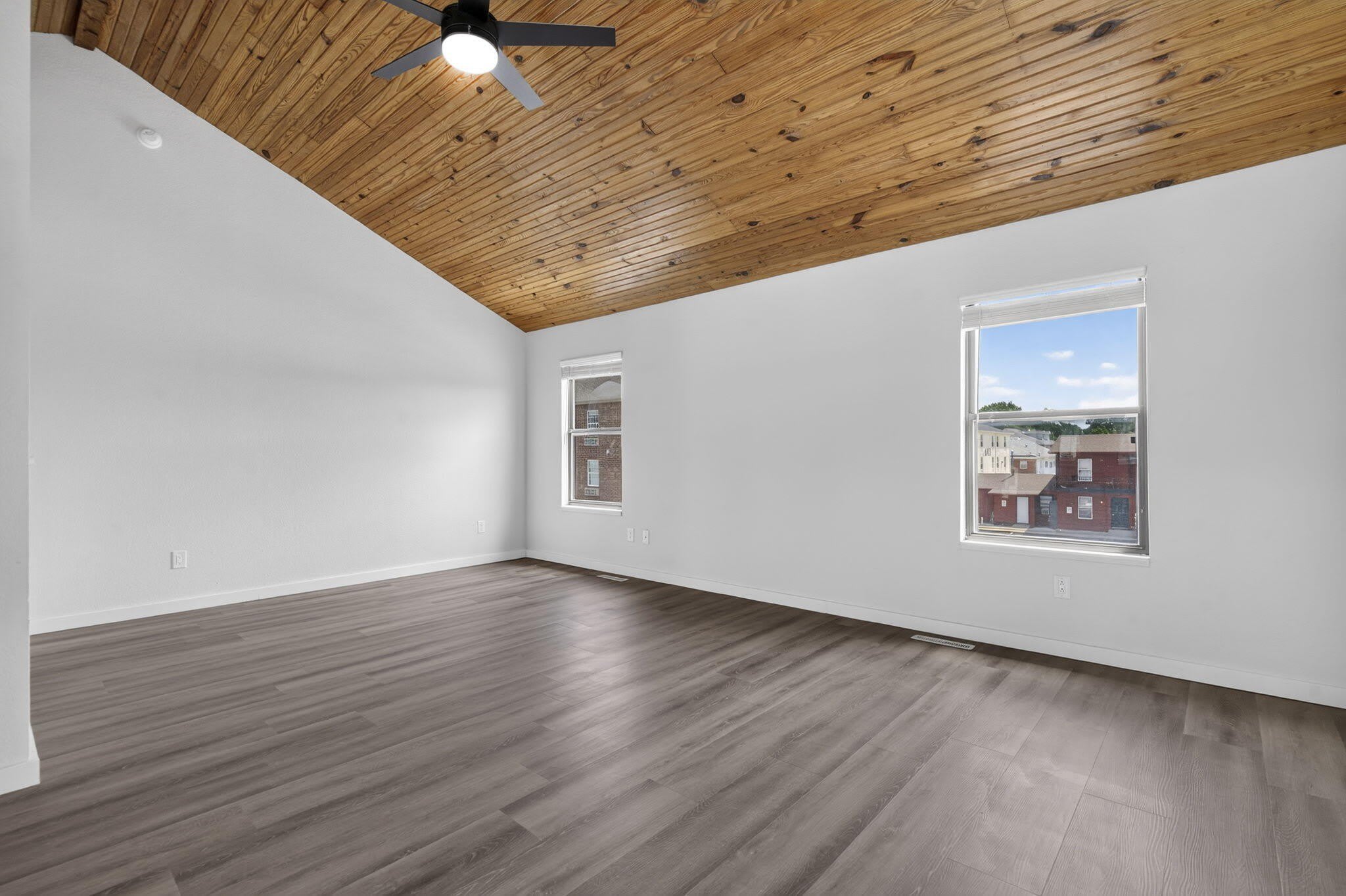 1030 E Elm Street – photo 4