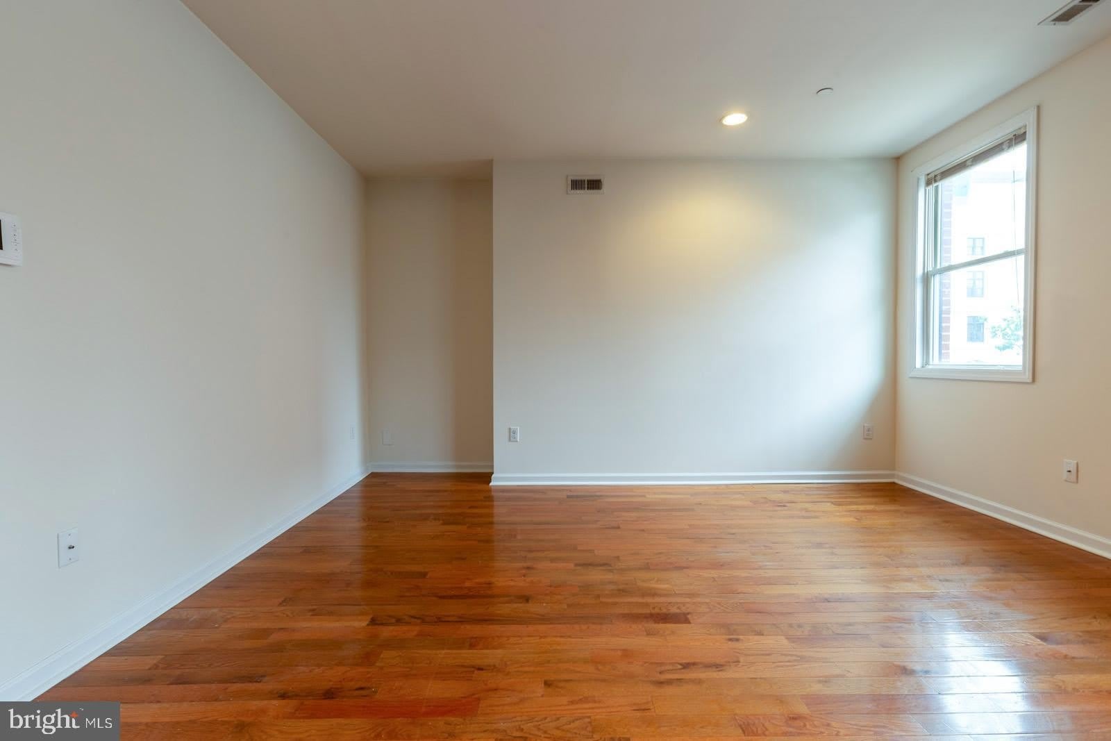 1429 POPLAR Street – photo 5