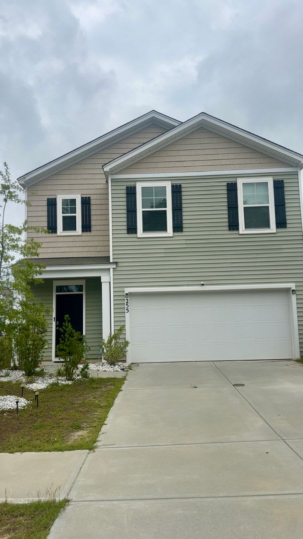Beautiful and Spacious 5-Bedroom Home in Goose Creek – photo 1