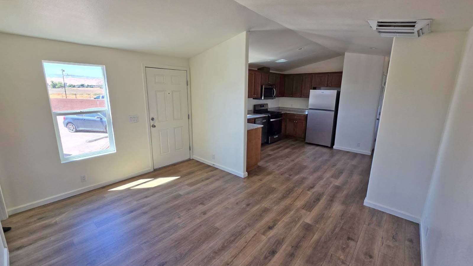 1281 Elizabeth St – photo 3