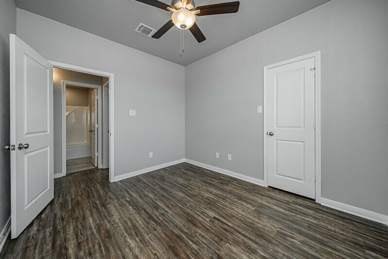 Spacious Single-Family Home Available Now! – photo 4