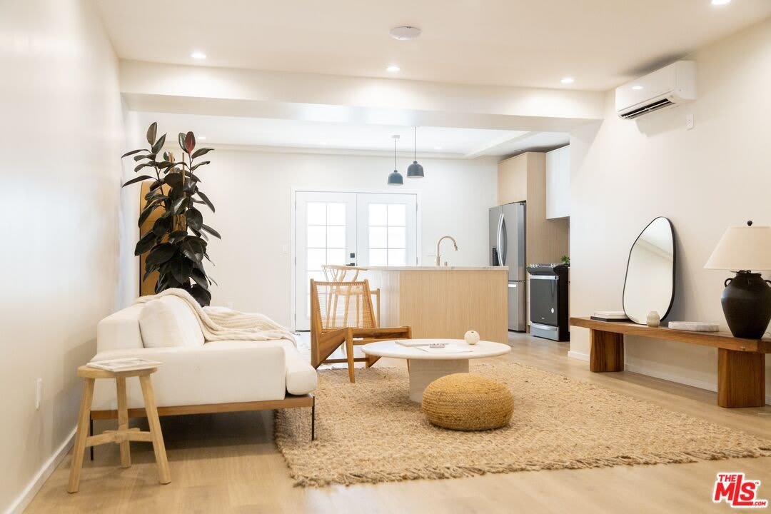 1409 N Hudson Ave – photo 4