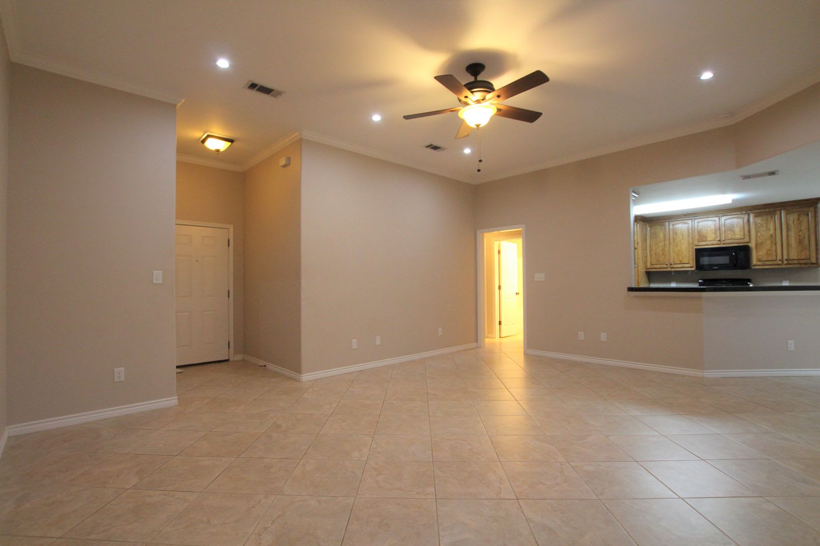 Beautiful 3 Bedroom Home in Flint! – photo 4