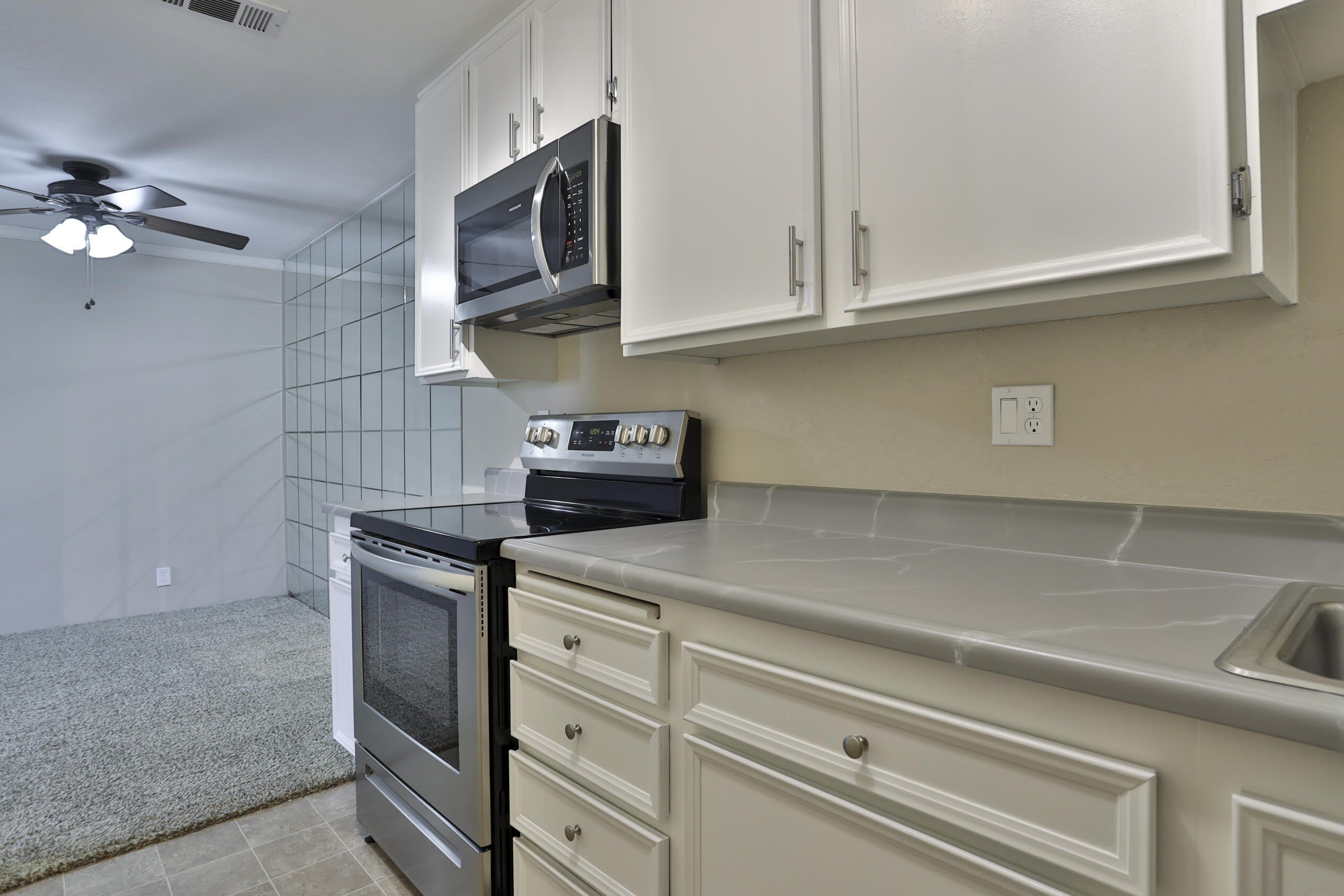 2820 N Arcadia Court – photo 3