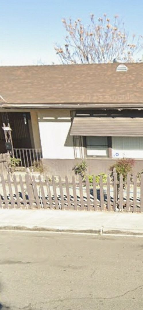 Charming 2 Bedroom Home Now Available For Rent – photo 1