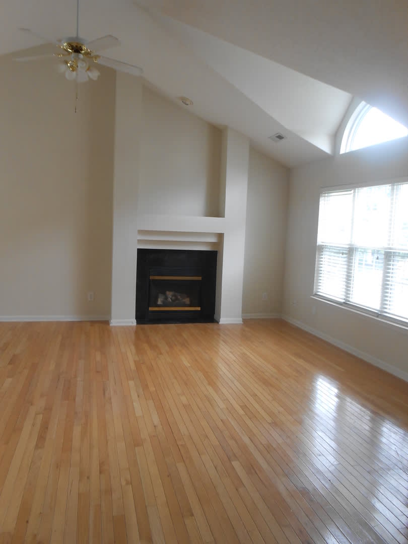 Fantastic 3 BR House w/ Inviting Floor Plan in Kernodle/NW School District – photo 4
