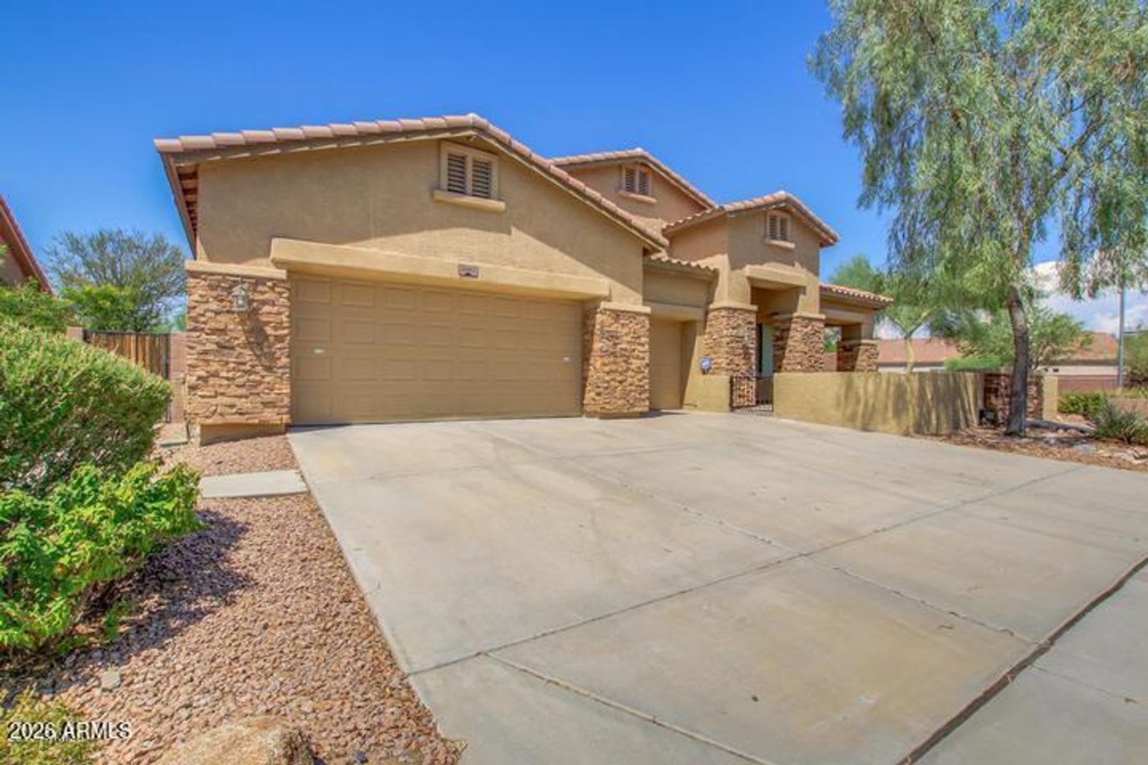 Gorgeous 4 bed 3 bath Single Level Home in Norterra Area – photo 2