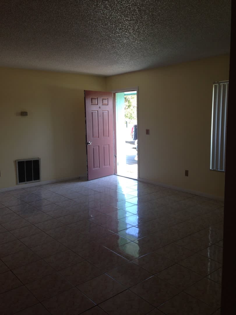 1St Month Free Rent 2 Bed 1 Bath Home With 1 Car Garage Pet Friendly Washer Dryer Hook Ups Section 8 Welcome – photo 3