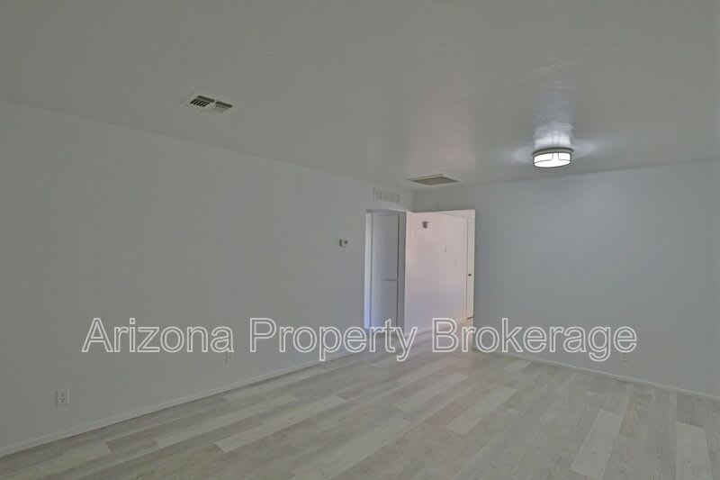 1702 W. Vogel Ave. – photo 3