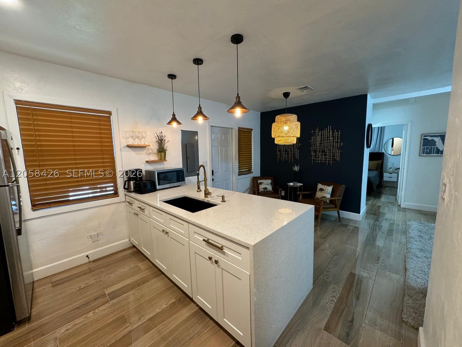 207 SW 11th St – photo 4