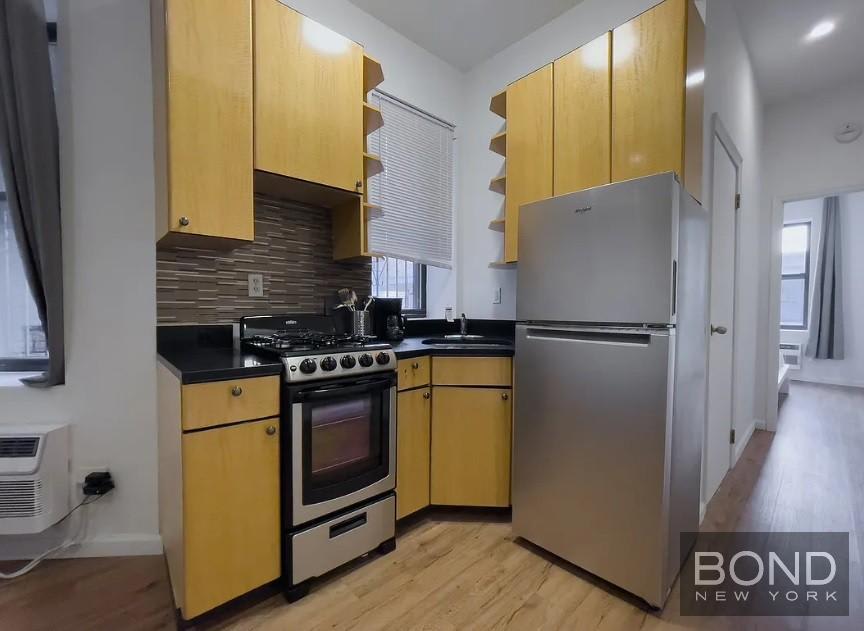 407 West 51st Street – photo 3