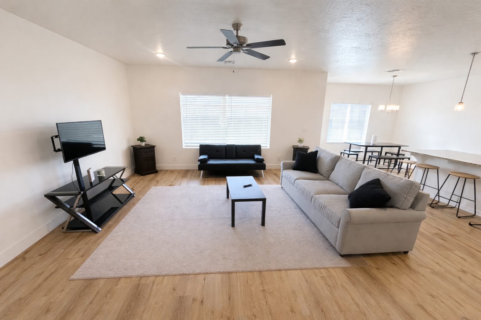 4 Bed Stand Alone Home 6 Month Lease – photo 3