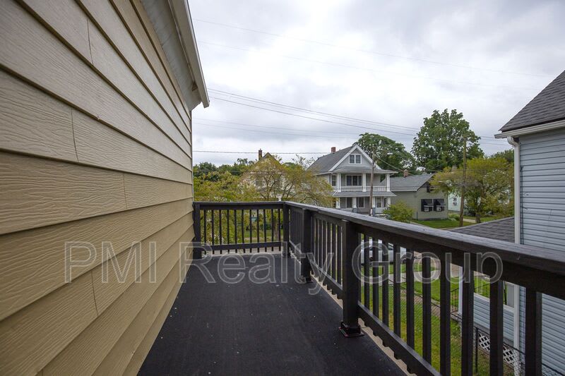 3422 W 52 St – photo 2