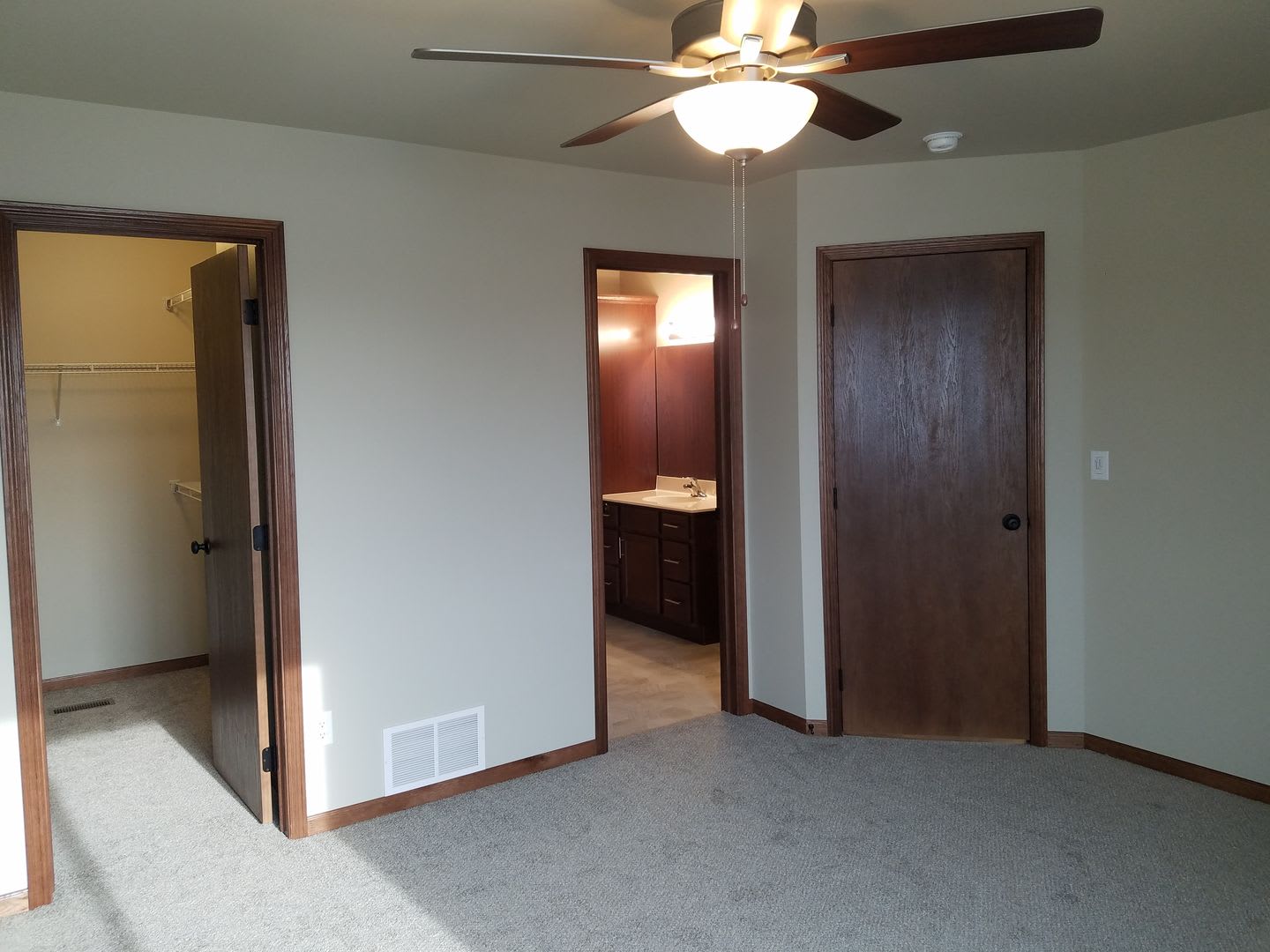 3 Bedroom / 2 Bathroom House For Rent! – photo 2