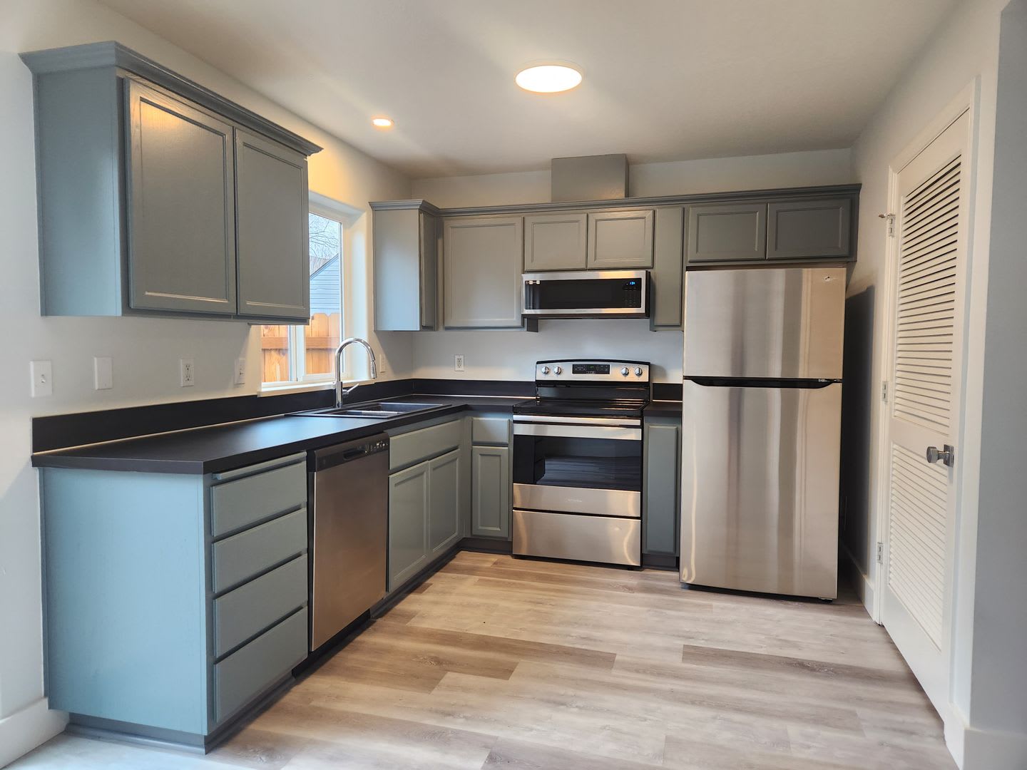 3 Bedroom Campus Duplex! – photo 1
