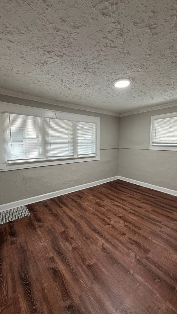 610 N Linwood Ave in Indianapolis, IN! This charming house features 2 bedrooms and 1 full bath – photo 3