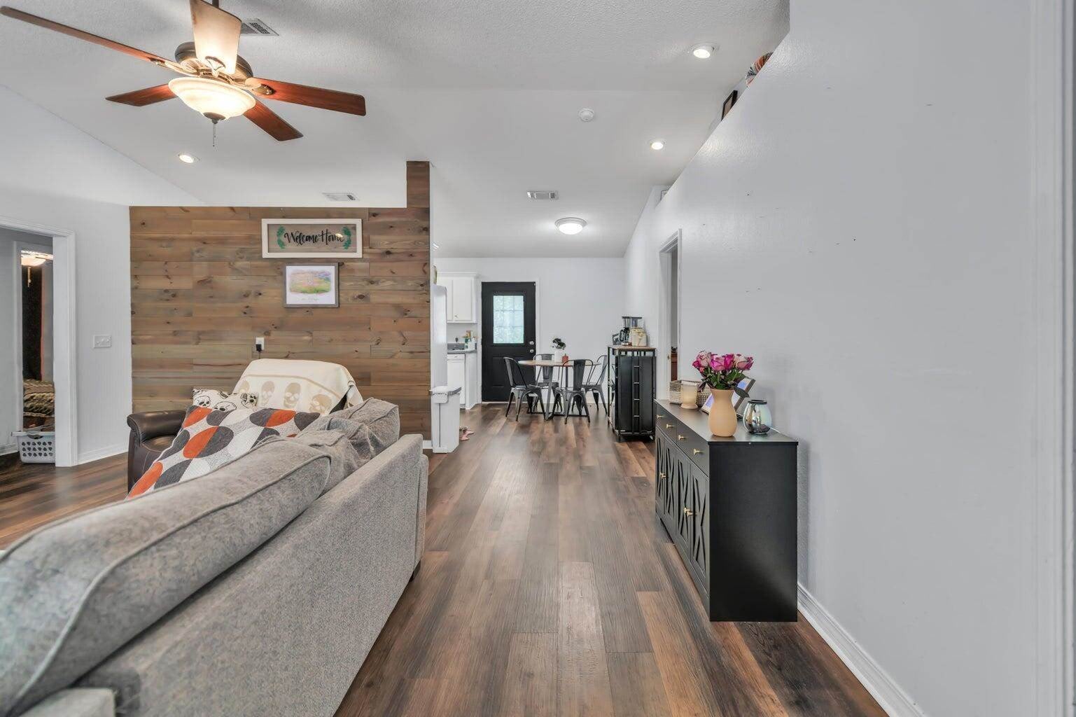5246 Sewell Road – photo 2