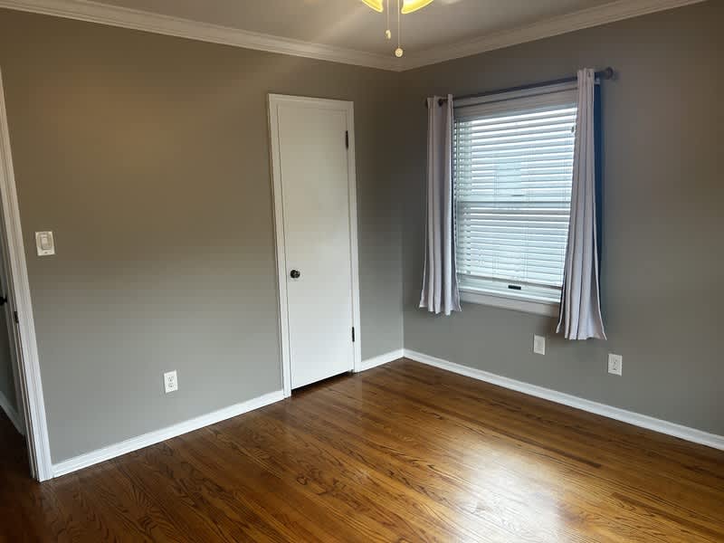 2421 Clarendon Avenue – photo 3