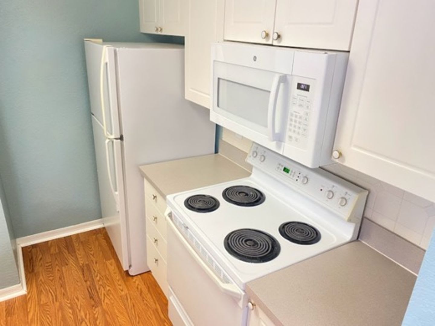 Charming Condo in desirable Calusa Trace! – photo 4