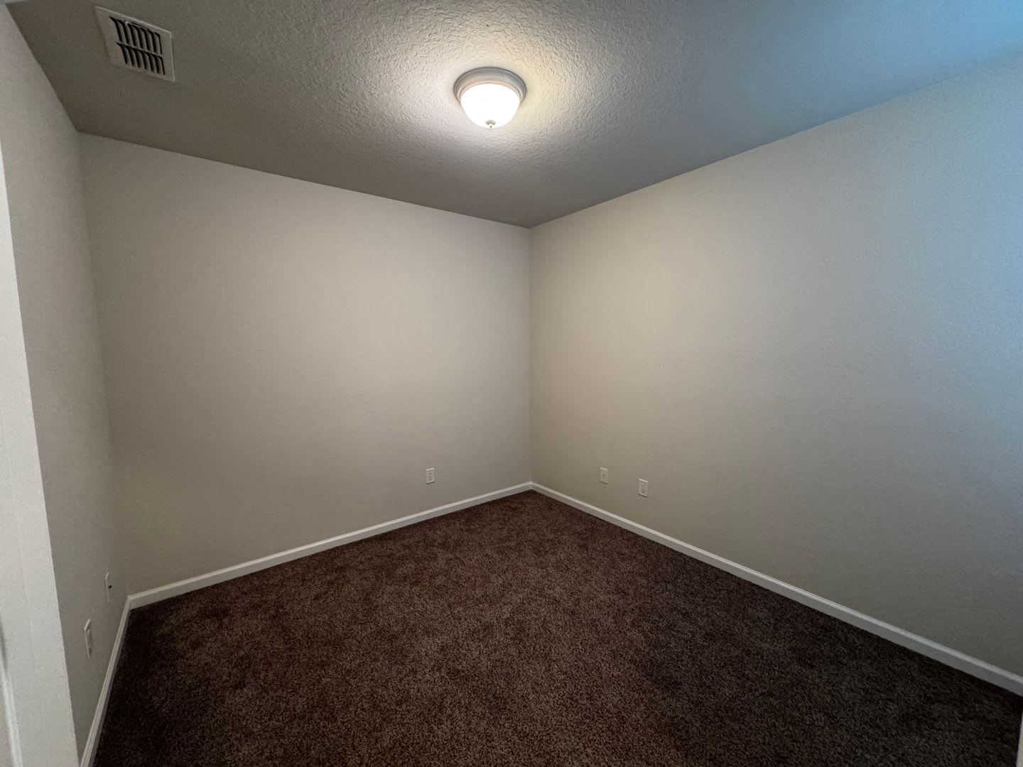 Spacious Ground-Floor Condo in Prime Ocala Location – 2BR/2BA and a den with Modern Comforts! – photo 4