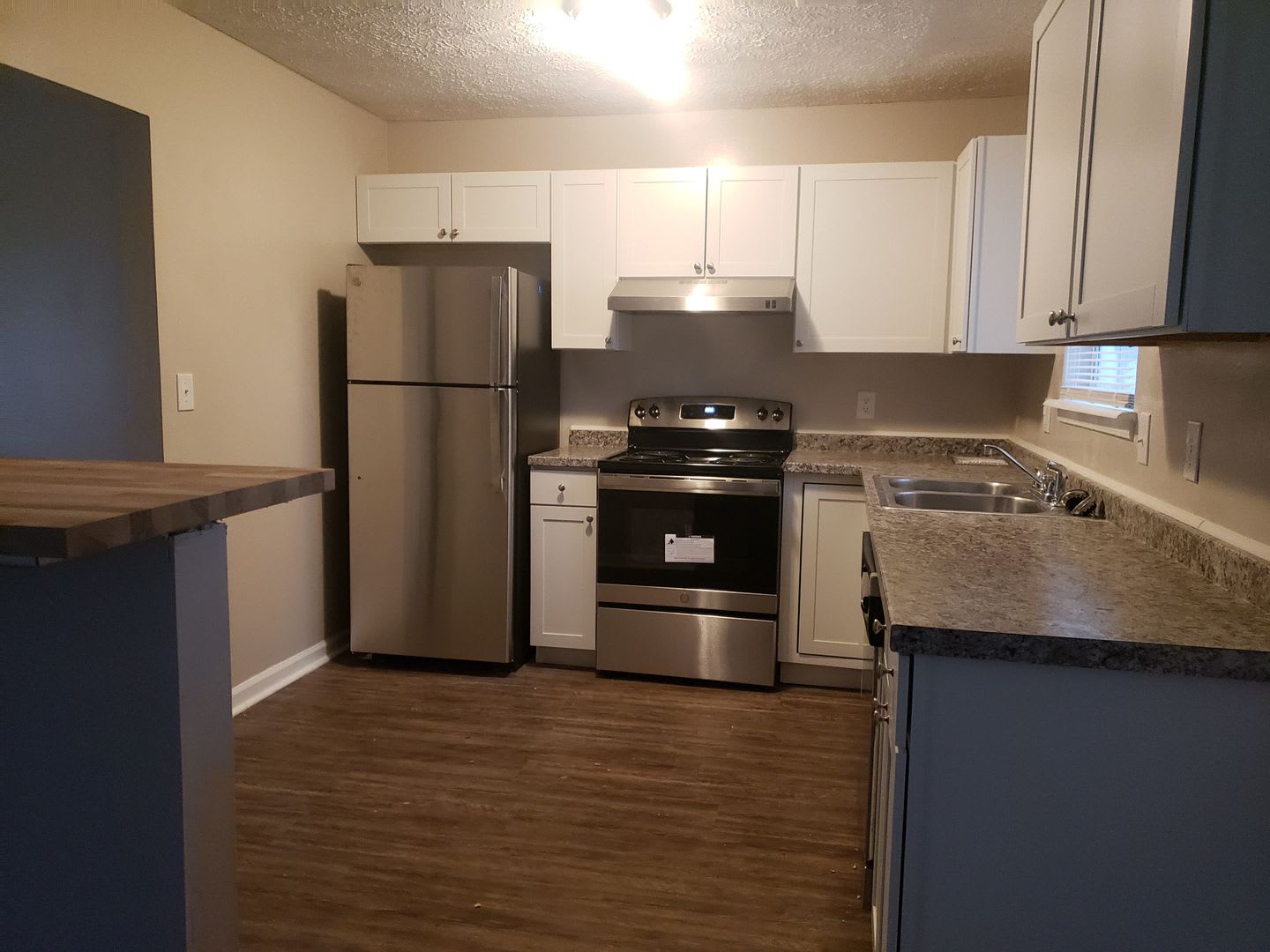 Spacious Ranch-Style 3 Bedroom Home with Bonus room Large back yard! – photo 4