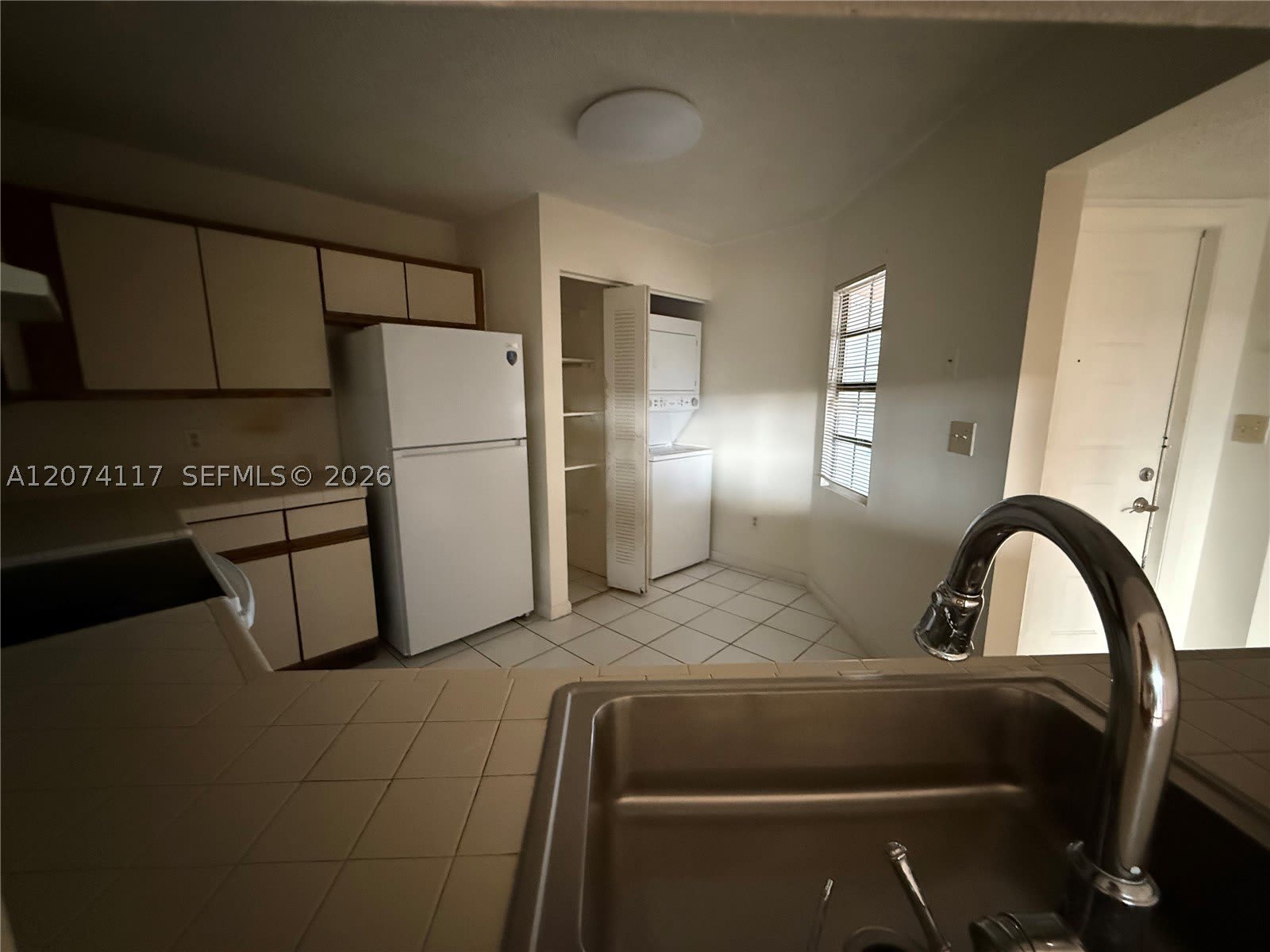 1080 N Franklin Ave – photo 3