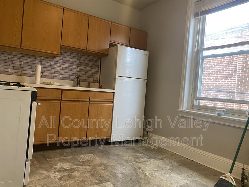 313 West St – photo 2
