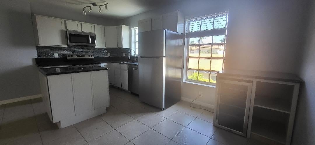 5240 NE 14th Way – photo 5
