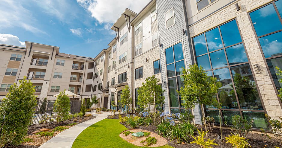 Brea Luxury Apartments – photo 4
